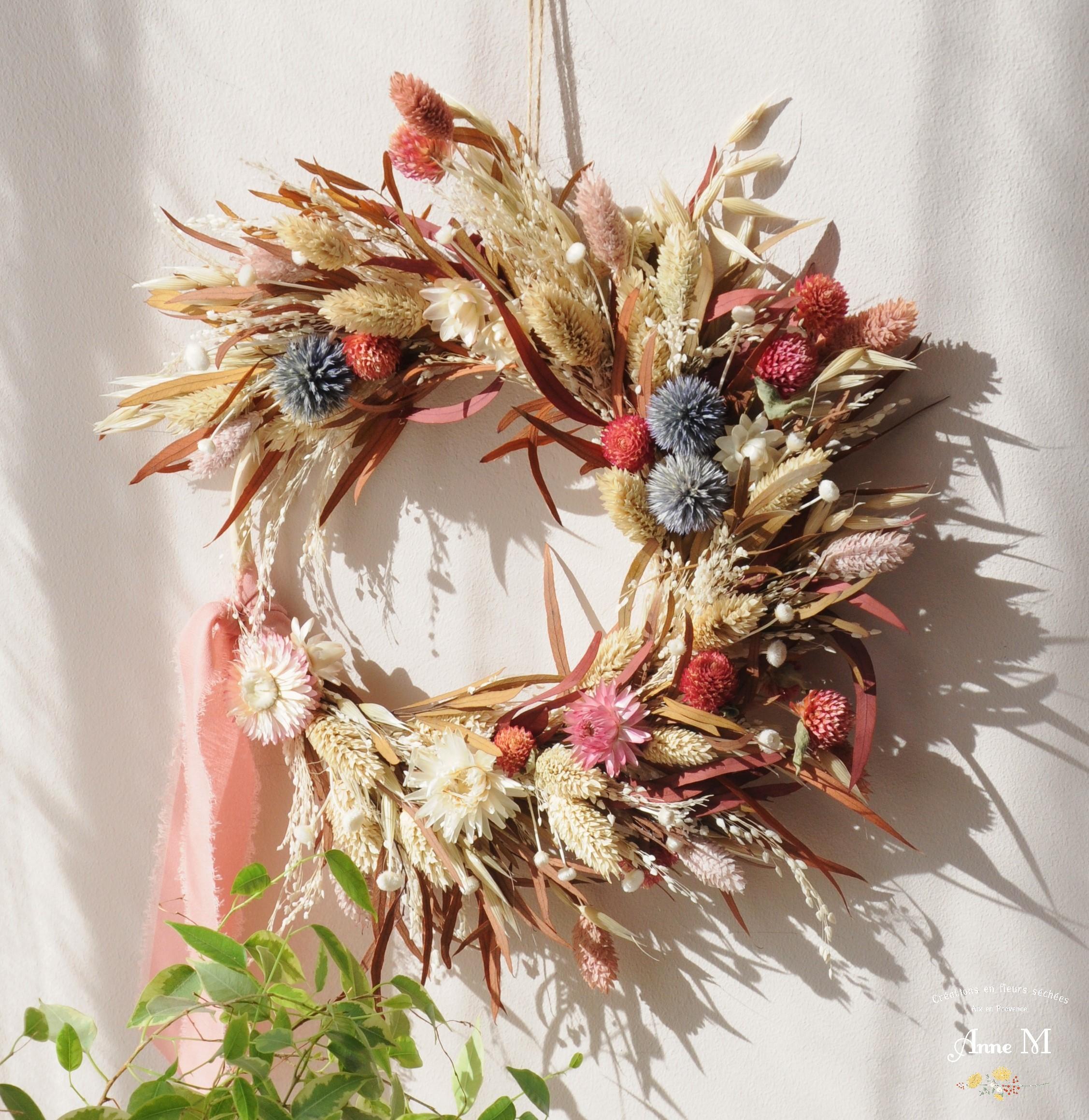 Les couronnes de fleurs séchées