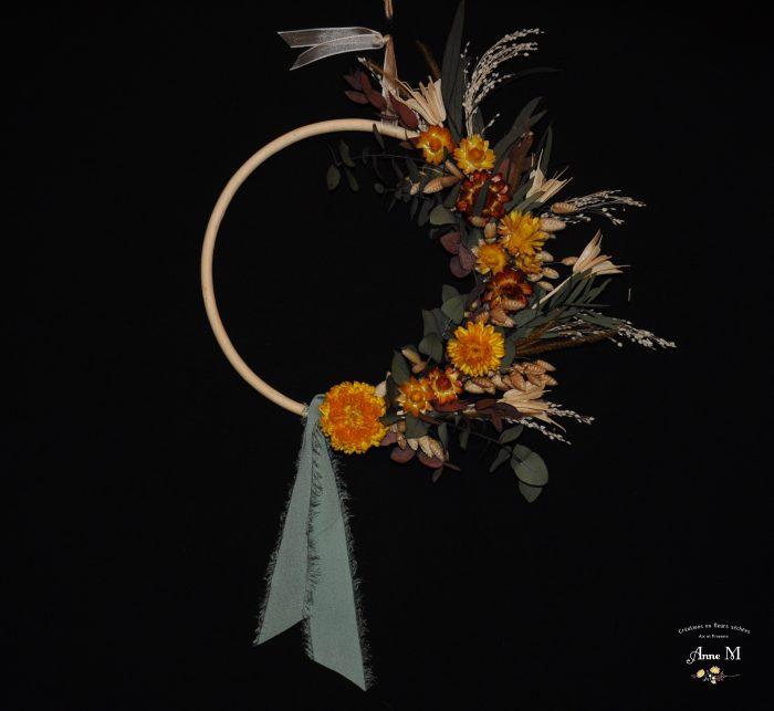 couronne de fleurs séchées Stuartina pour décoration intérieure