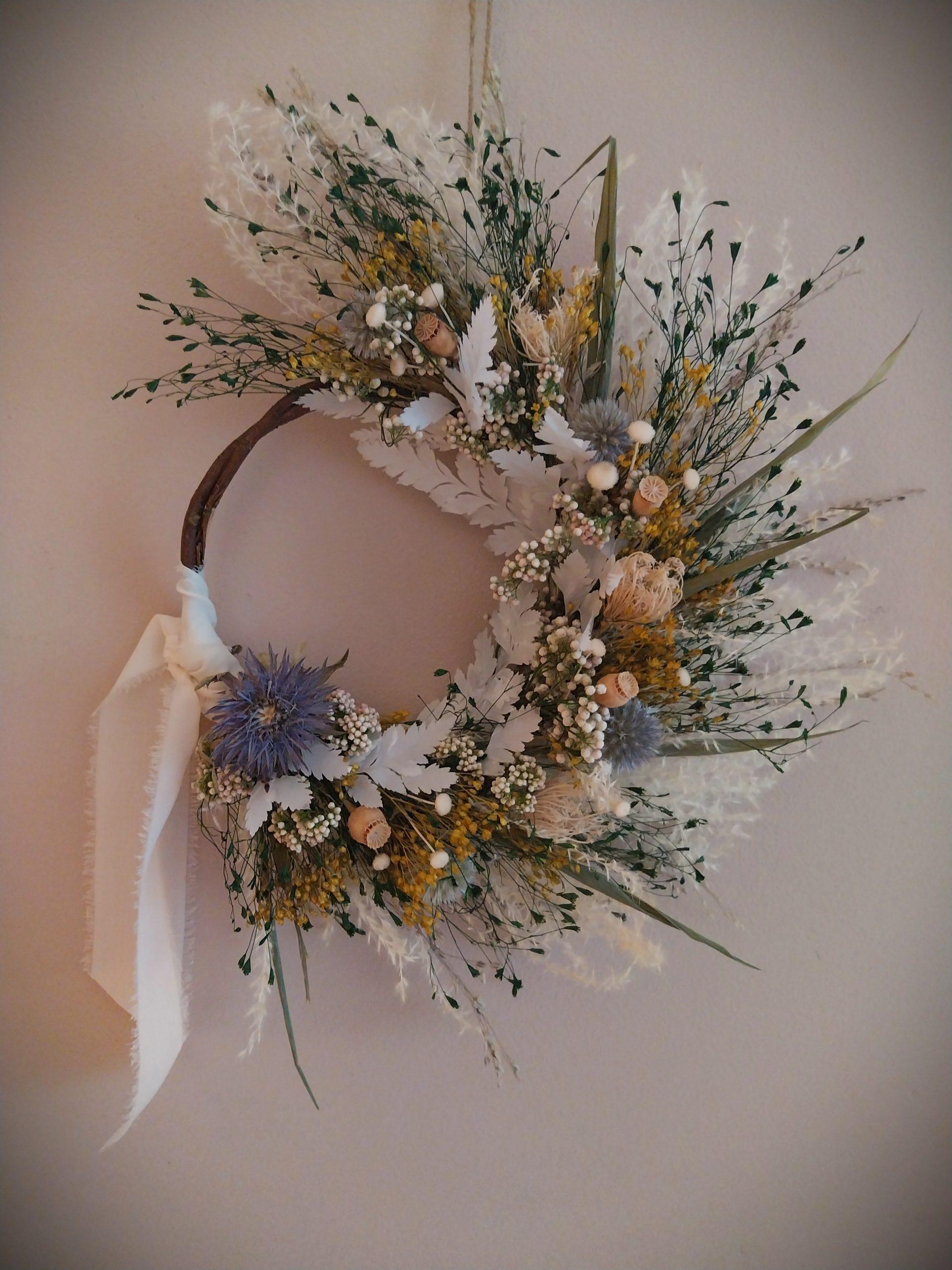 couronne de fleurs séchées en osier tressé Chardons inspiration champêtre