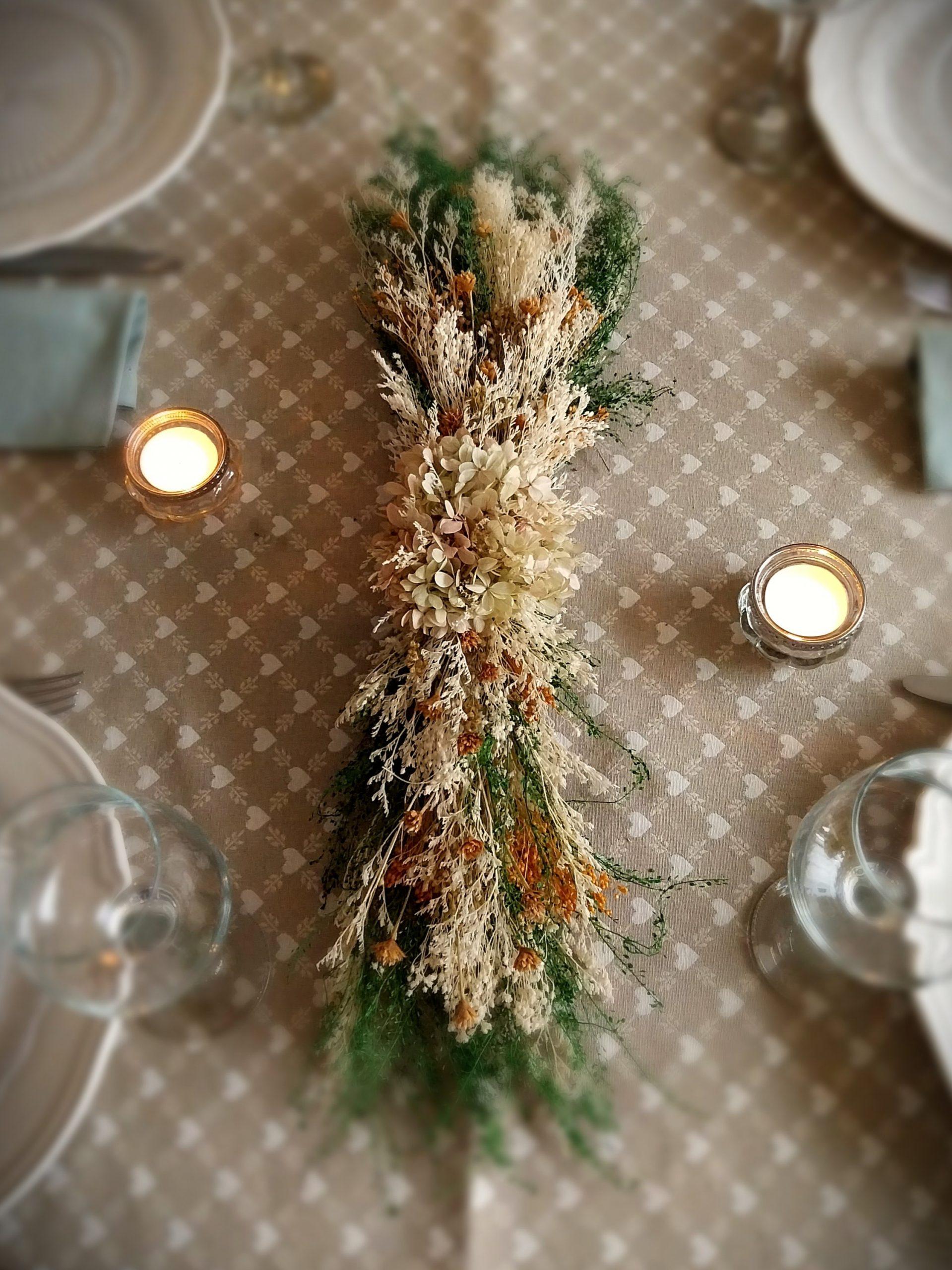 chemin de table en fleurs séchées Hill décoration de la table