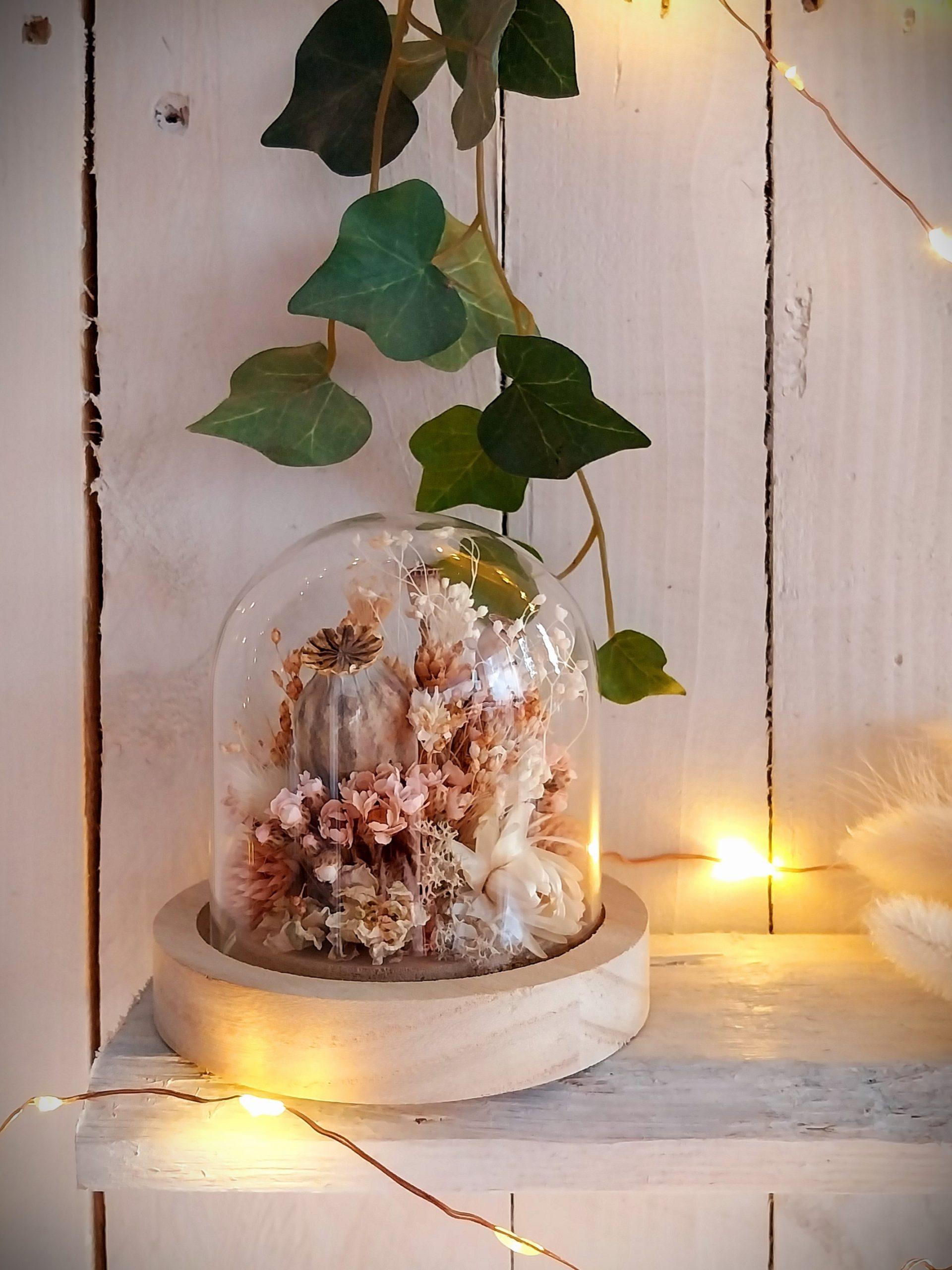 Petit jardin champêtre de fleurs séchées sous verre Pavot