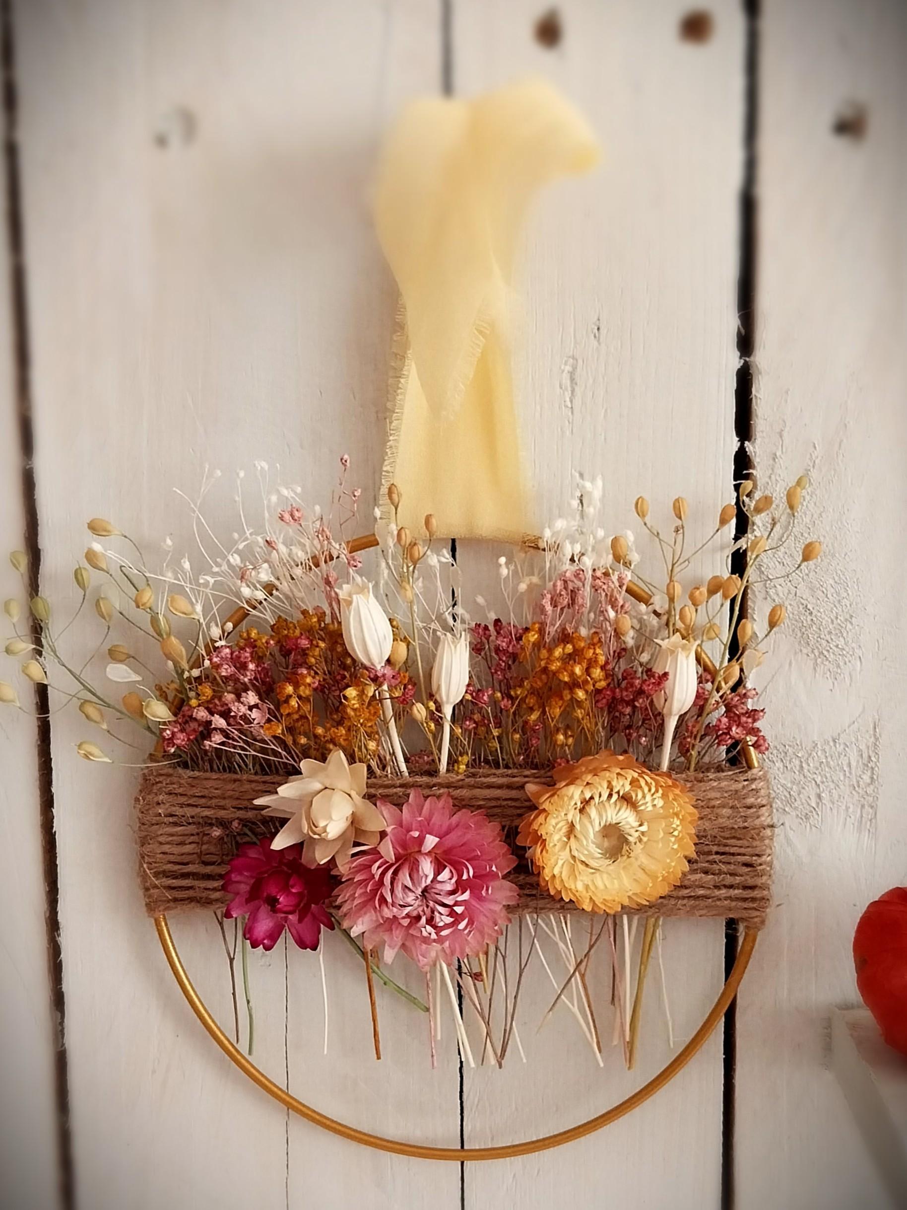 Couronne de fleurs séchées champêtre Hely rose avec fil de jute